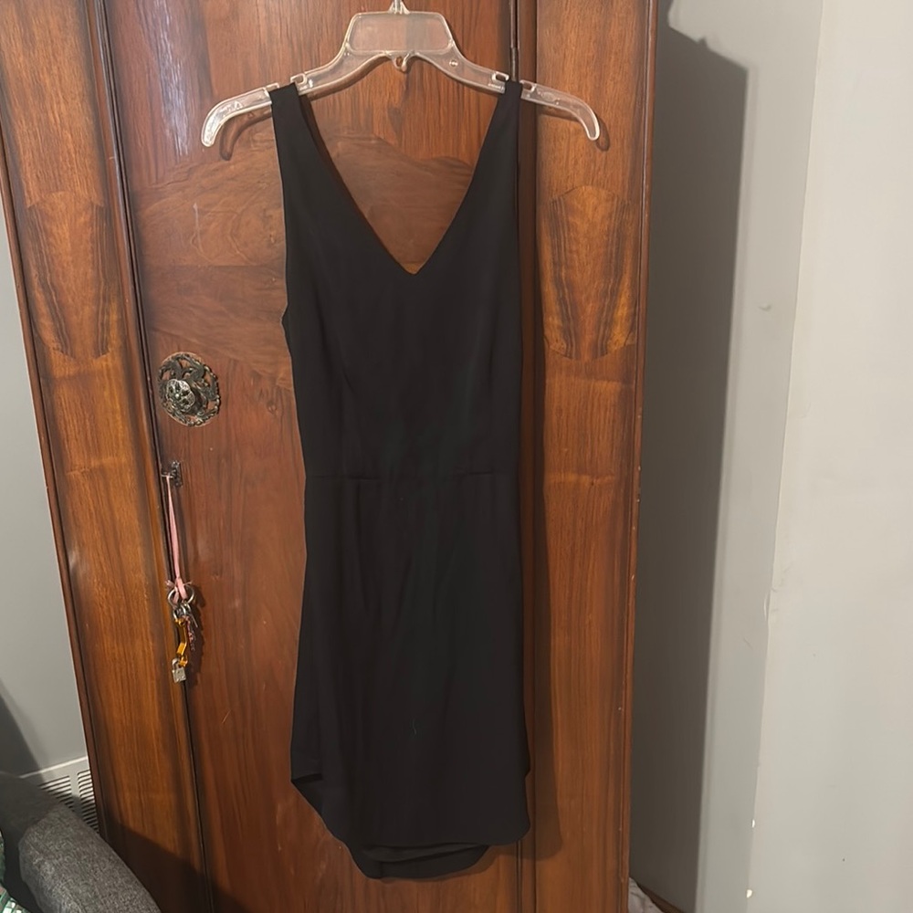 Chelsea & Violet Black Sleeveless V-Neck Sheath Dress